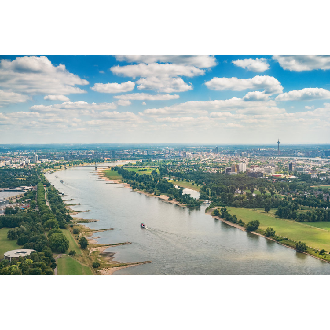 Rhein in Düsseldorf Deutschland von Benedek - Druck ohne Rahmen auf Leinwand