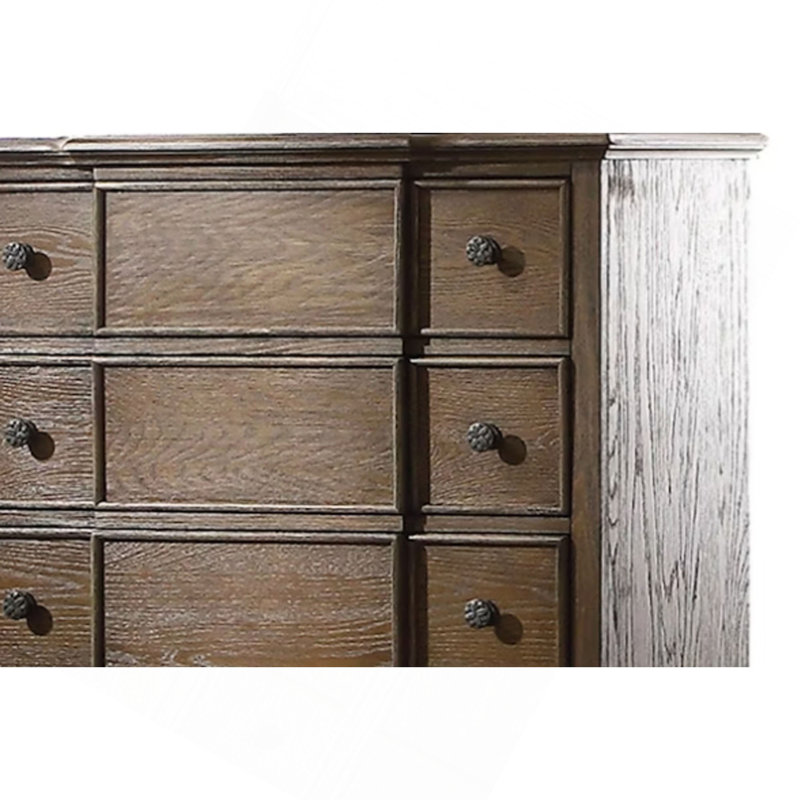 Commode au fini chêne vieilli