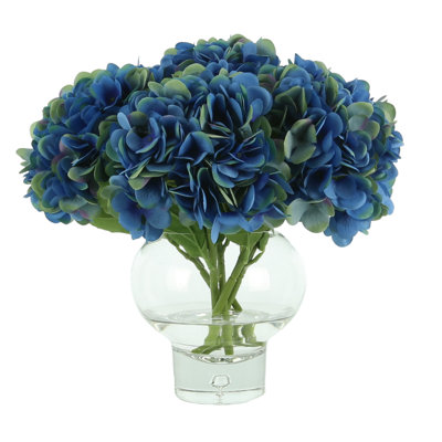 Arrangement floral d'hortensias dans un vase