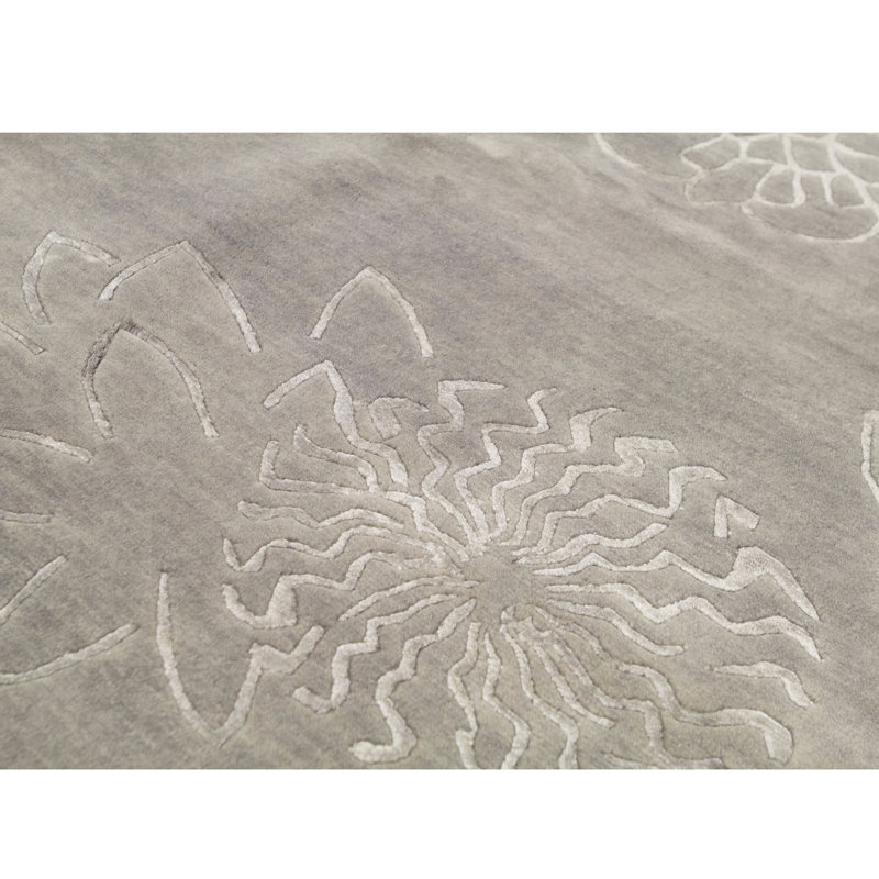 Himalayan Floral Area Rug in Gray