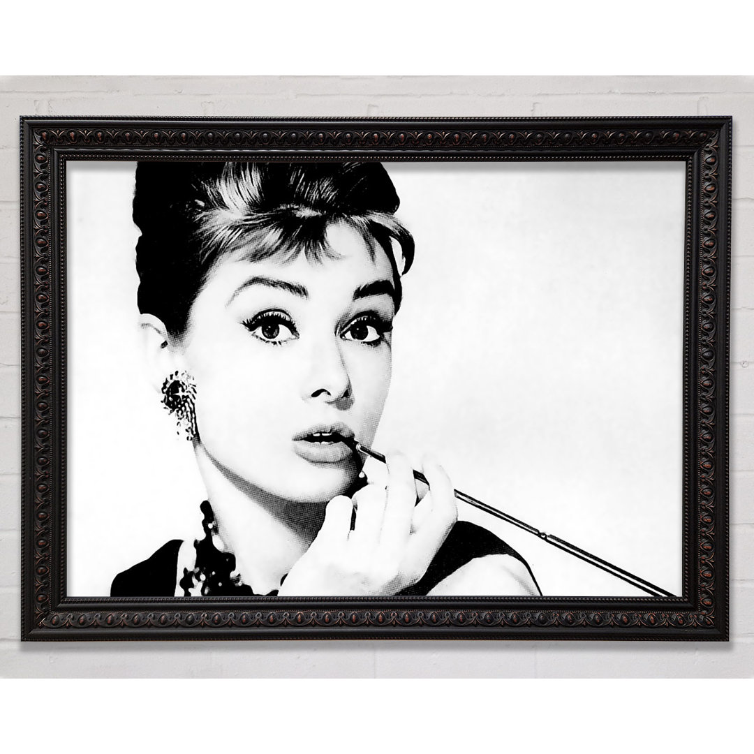 Audrey Hepburn Cigarette 1 - Einzelner Bilderrahmen Kunstdrucke