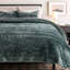  Ensemble de courtepointe en velours froissé de luxe, couvre-lit ultra doux avec 2 taies décoratives, literie toutes saisons-106359767-106359769