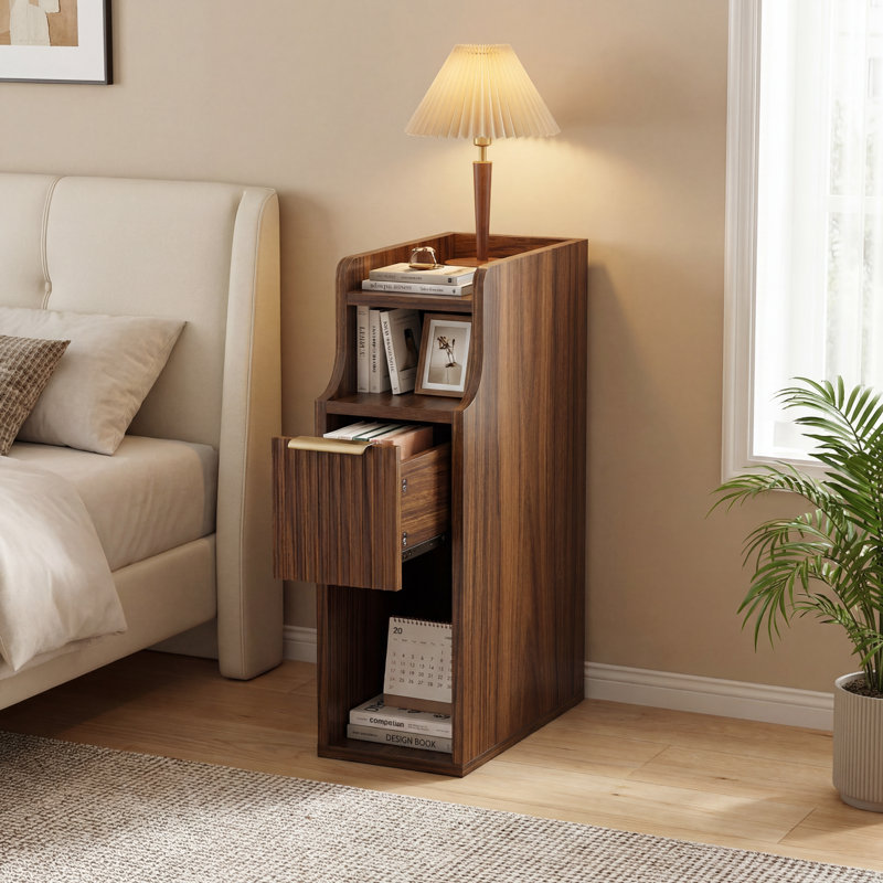 Table de chevet étroite avec station de charge peu encombrante