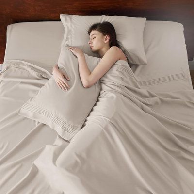 Ensemble de draps à bonnet profond - s'adapte aux matelas jusqu'à 21 pouces d'épaisseur - ensemble de draps GentleSoft, évacuation de l'humidité, draps et taies d'oreiller doux et rafraîchissants, ajustement facile et sécuritaire