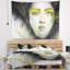 Tapisserie ligne fille avec yeux jaunes Abstract-28505819