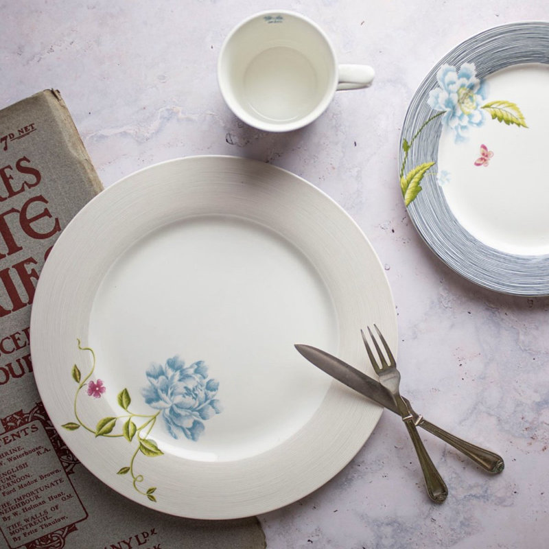 White Round Porcelain Dinner Plates Set, Service for 4