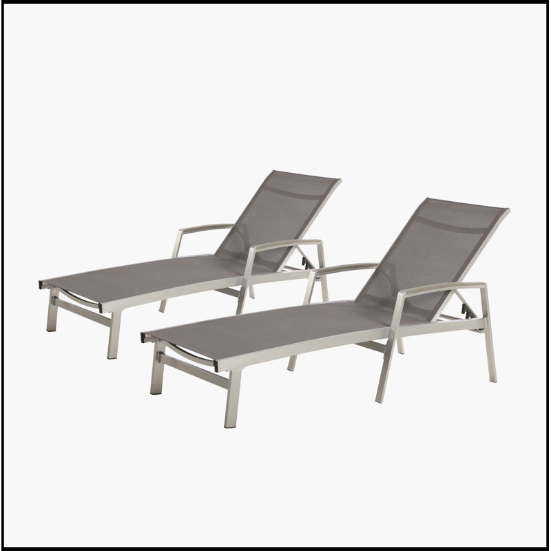 CHAISE LUNGE