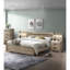 Grand lit moderne en bois naturel rustique avec cadre artisanal et tête de lit subtile pour un cadre de chambre à coucher