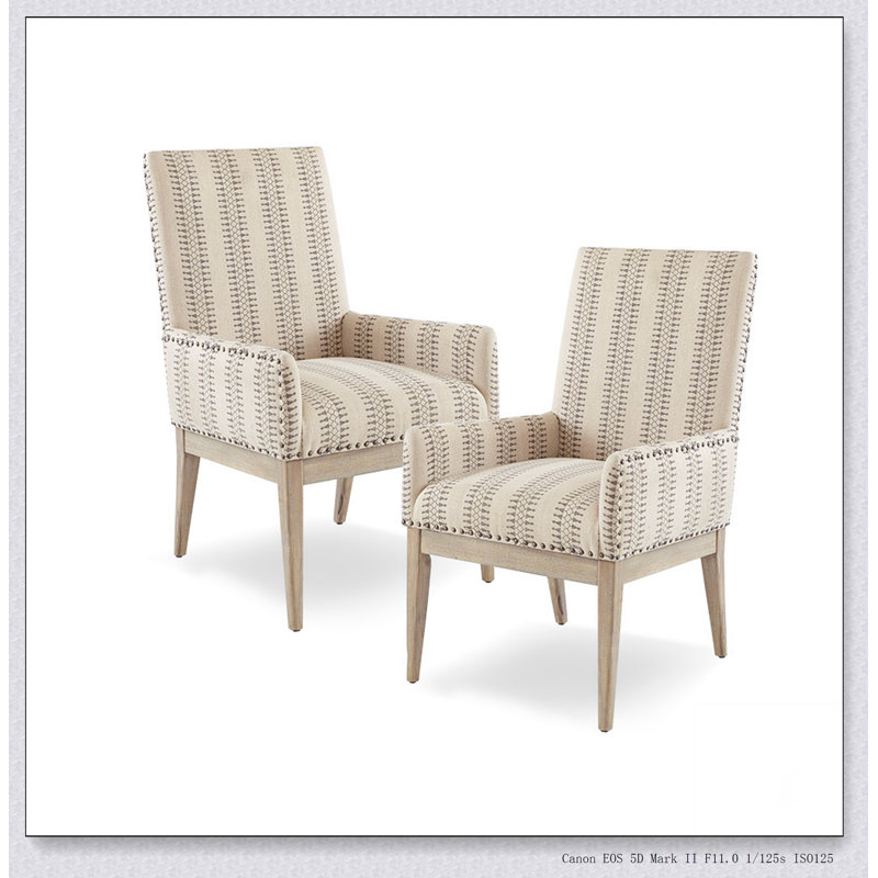 Ensemble de 2 chaises avec accoudoirs pour créer une expérience culinaire intemporelle et améliorer le confort de la salle à manger