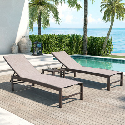 Ensemble de chaises longues inclinables en aluminium avec table d'appoint à lattes Antrea