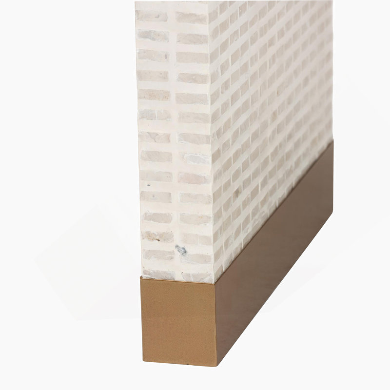 Console côtière avec mosaïque de coquillages Capiz, rangement polyvalent et silhouette en cascade élégante pour les intérieurs modernes.