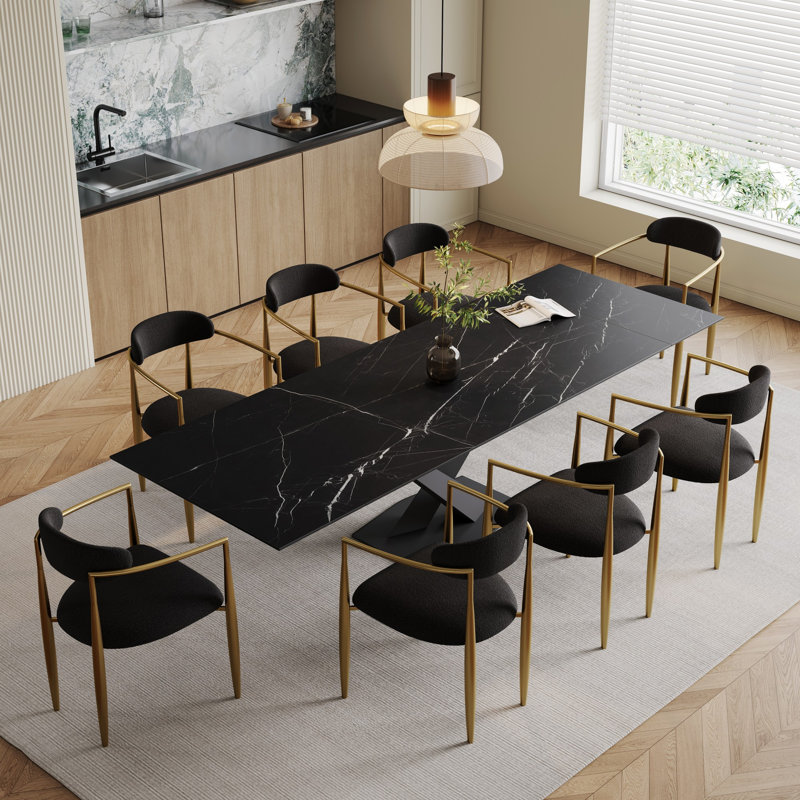Ensemble de salle à manger à table extensible en fritté de 94,48 po avec 8 chaises en tissu Nanor, Noir / or, Noir mat