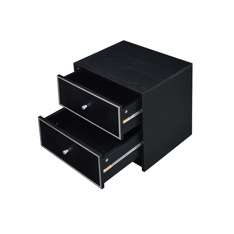 Table d'appoint noire et argentée avec un design élégant et élégant