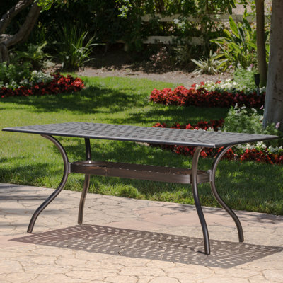 Table de patio rectangulaire en aluminium coulé 68 po Shiny Copper