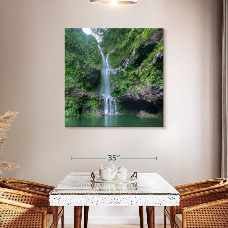 Nicci Hana, 39" H x 39" W