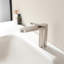 Robinet de lavabo de salle de bain à poignée simple à un trou-128543504