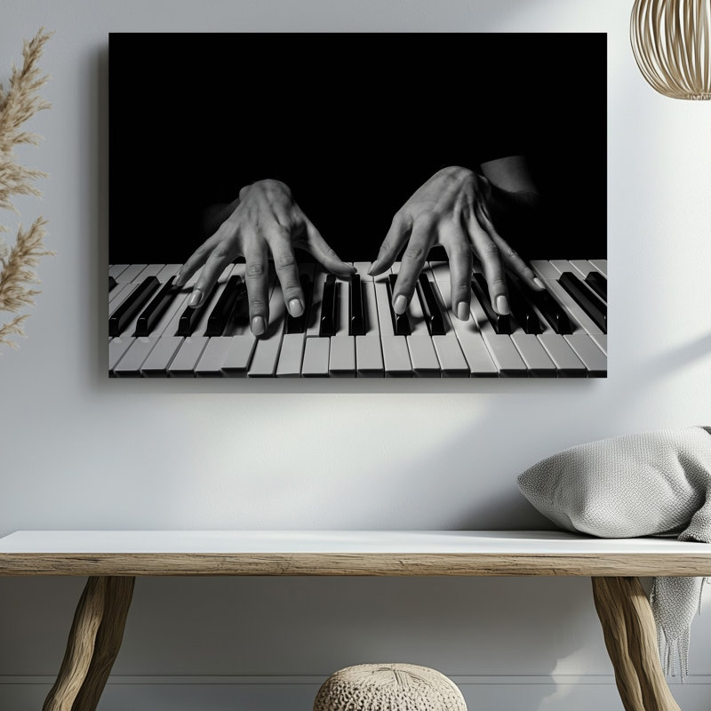 Toile, art rapproché sur deux mains, H 9 po x l 12 po