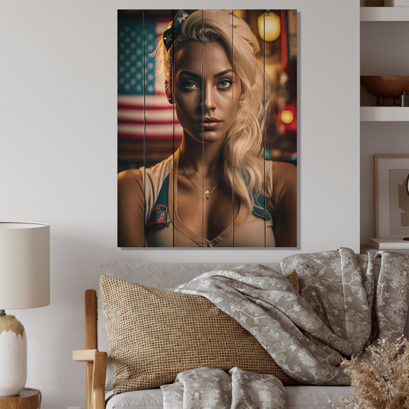 American Beauty V - Femme, impression sensuelle sur bois de pin naturel, H 20 po x l 10 po x P 0,78 po