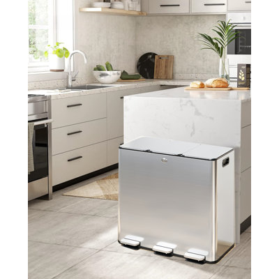 Poubelle de cuisine à double compartiment, en acier inoxydable, d'une capacité de 24 gallons pour le recyclage. Comprend 3 seaux intérieurs en plastique amovibles (8 + 8 + 8 gallons), un couvercle à fermeture en douceur, une finition brossée et une c