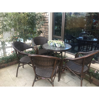 Decosta Round 4 - Person Round Outdoor Dining Set
