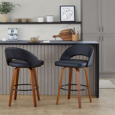 Tabouret de bar à hauteur fixe en bois de noyer et similicuir avec repose-pieds rond en métal noir - ensemble de 2