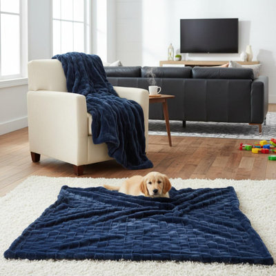 1 jeté en fausse fourrure bleu marine 50 x 60 po