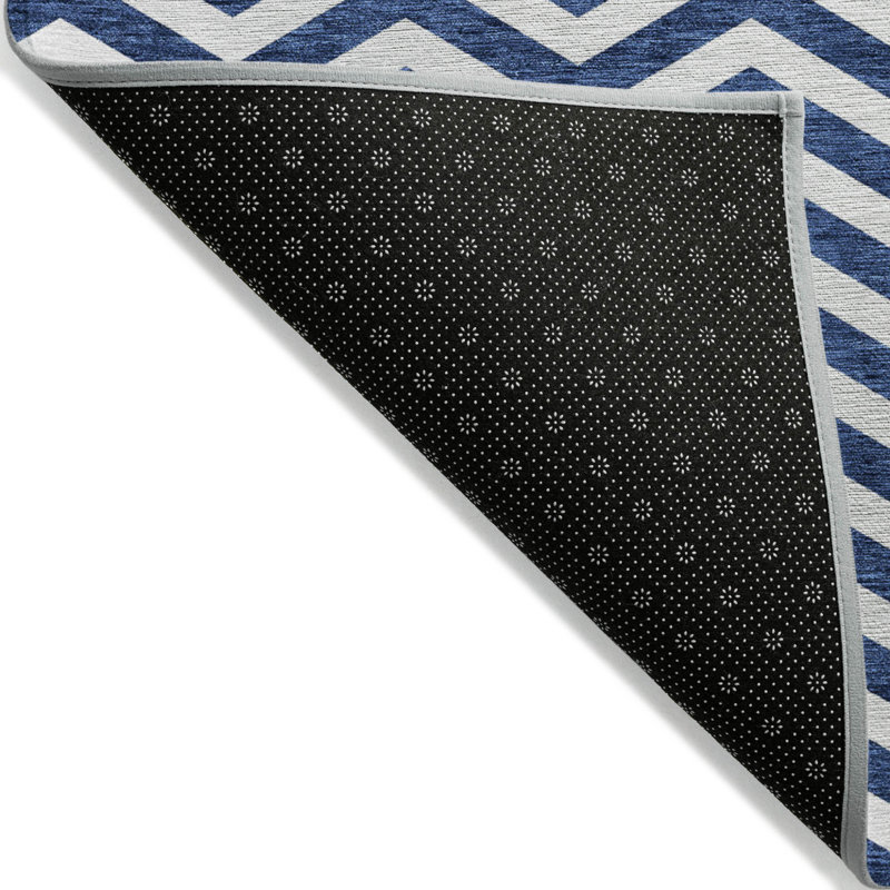 Tapis d'intérieur lavable à chevrons bleu marine 5 pi x 8 pi