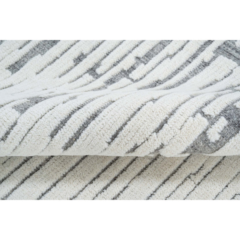 Wool Area Rug in Silver/Gray, Rectangle 5' x 8'