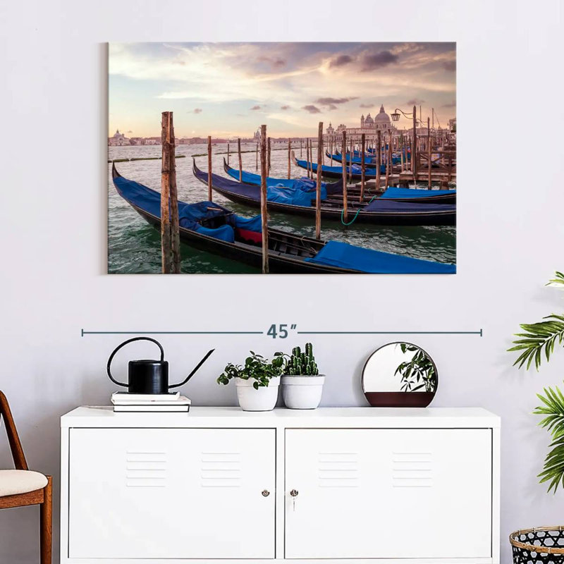 Gondoles de Venise au coucher du soleil, H 26 po x l 39 po