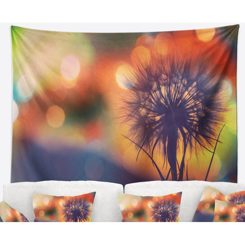 Tapisserie florale sur fond orange, H 32 po x l 39 po
