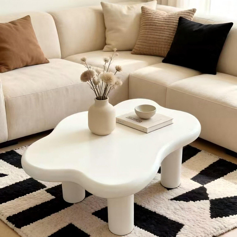 Table basse blanche en forme de nuage de 40 pouces avec 4 pieds ronds, table d'appoint de salon moderne à plateau irrégulier, coins arrondis sécuritaires, assemblage facile, capacité de poids de 200 lb