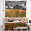 Paysage avec de magnifiques tulipes colorées, tapisserie panoramique-28491929