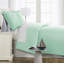 Ensemble de housse de couette Southshore Fine Linens Southshore Basics dans un soupçon de vert, literie en microfibre à double brossage avec fermeture à glissière cachée et attaches de coin, 2 très grandes taies décoratives, très grand / très grand californien-336246584-336246577