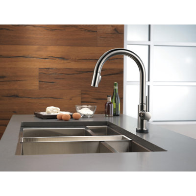 Robinet d'évier de cuisine à commande tactile avec pulvérisateur rétractable Trinsic