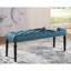 Mobilier de salle à manger Urban Style Table avec 4 chaises et banc. Bois massif, bouton rembourré, pieds noirs. Ensemble de décorations de chambre en bois de style. Table rectangulaire, revêtement, pièce à pieds.