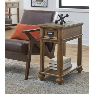 Table d'appoint Pecan Finish