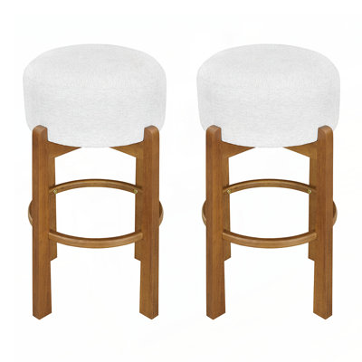 Charmant tabouret de bar intérieur avec structure en bois d'hévéa écologique et siège rembourré ivoire doux, parfait pour les cuisines modernes et les bars confortables.