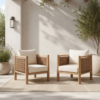 Chaise de patio en bois d'acacia durable avec accoudoirs en osier PE et coussins confortables pour la détente en plein air