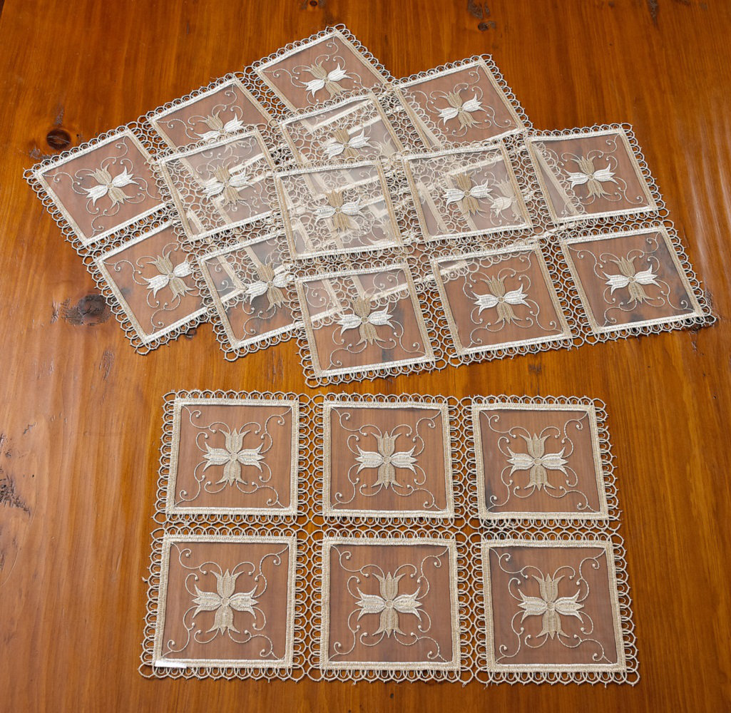 Annabell Embroidered Vintage Lace 18" 4 Piece Placemat Set (Set of 4) Astoria Grand 