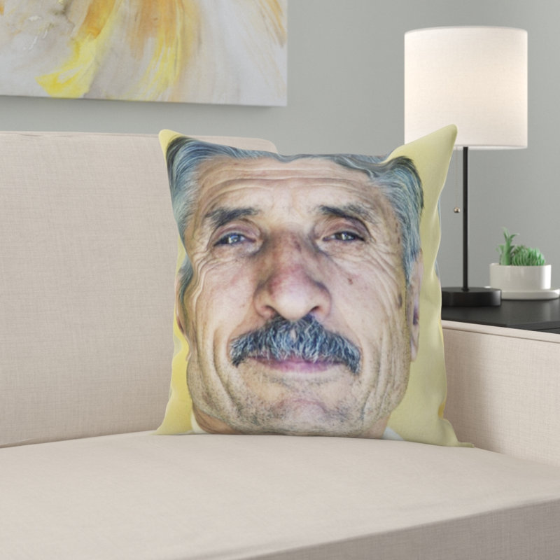 Coussin décoratif âgé