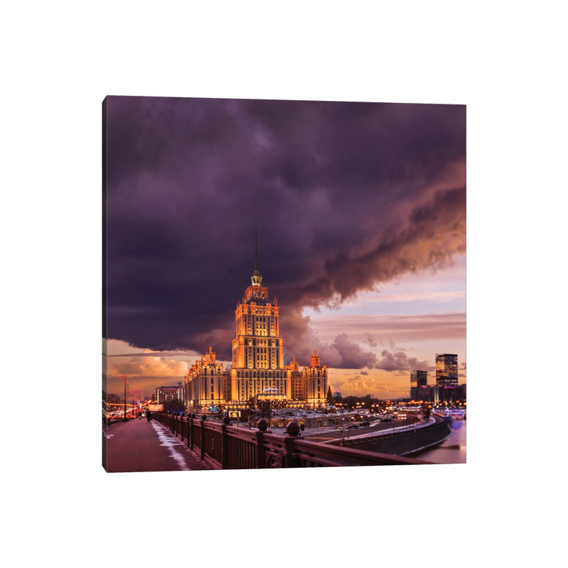 Hotel Hotel par Hobopeeba - reproduction d'art, H 26 po x l 26 po x P 1,5 po, Toile tendue, Pas de tapis