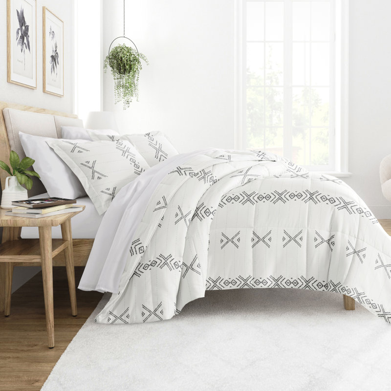 Down Alternative Urban Stitch Patterned Comforter Set, Queen Comforter + 2 Pillow Shams