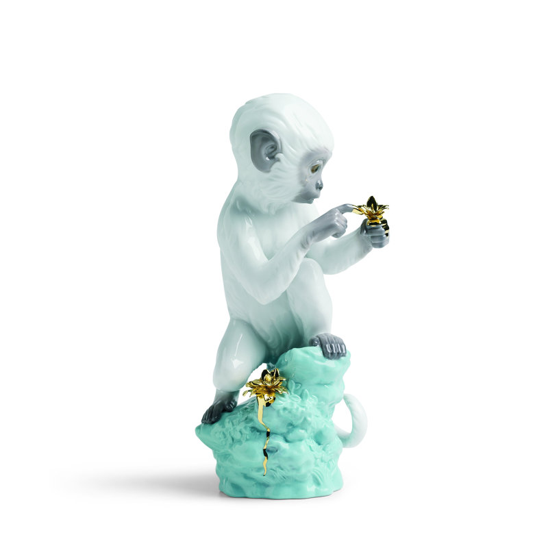 Figurine de singe curieux sur une roche, Turquoise