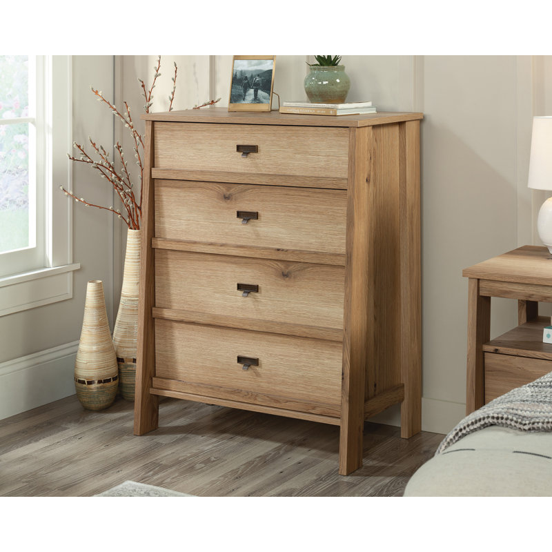 Auserine 31.89'' W 4 - Drawer Dresser, Timber Oak