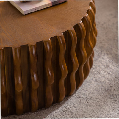 Table basse ronde à cannelures cylindriques avec piédestal robuste, idéale pour la chambre à coucher, un appartement, un salon et un décor de ferme
