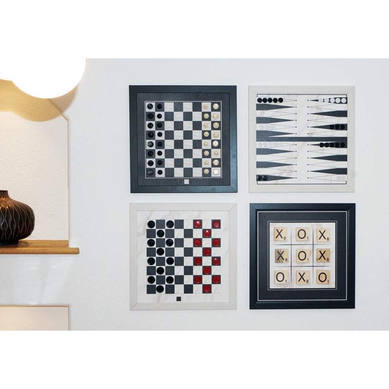 Ensemble de jeu d'échecs, de backgammon, de dames et de tic tac toe noir / blanc 4 en 1