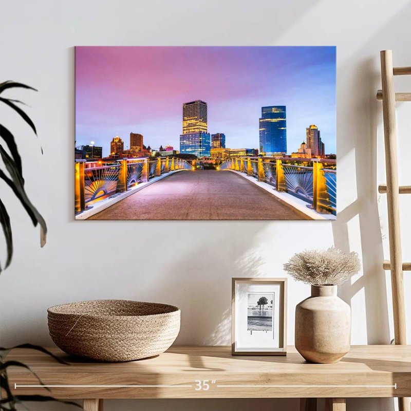 Milwaukee Walkway, 16" H x 24" W
