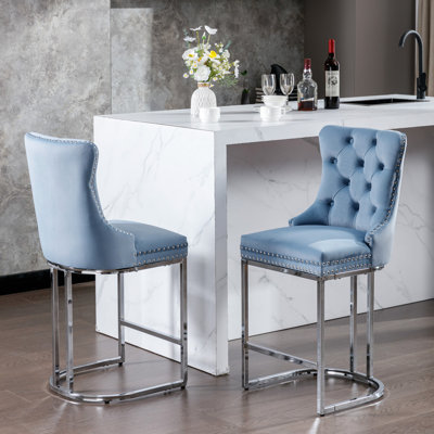 26 po, tabourets de bar à hauteur de comptoir, 2 pièces, velours bleu avec dossier à boutons et garniture de rivets, base en métal chromé pour salle à manger de 26 po, 2 pièces, robuste et spacieuse
