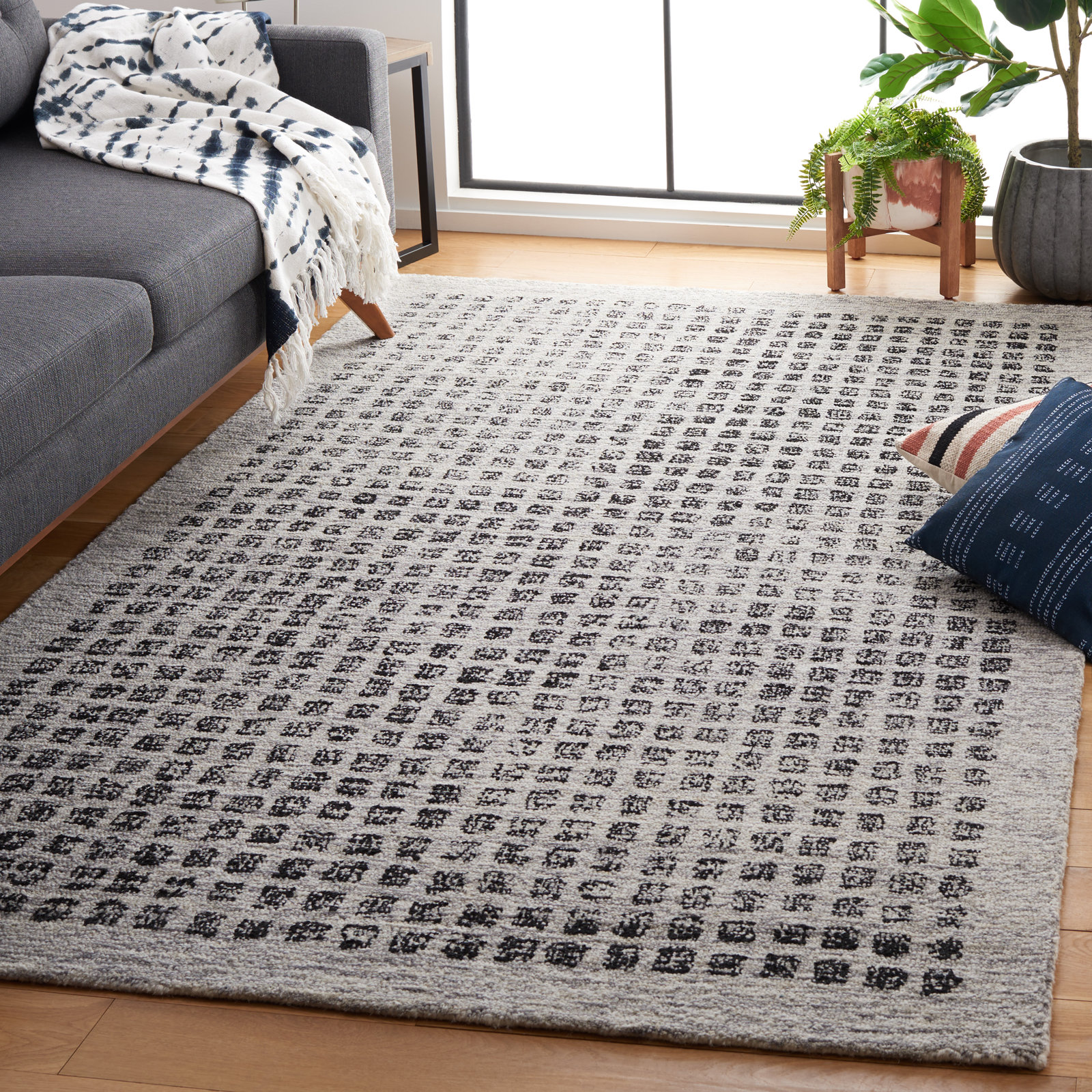 Everdine Hand-Tufted Geometric Wool Rug, Rectangle 4' x 6'