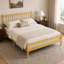 Grand lit plateforme traditionnel en bois de pin avec tête de lit, pied de lit et espace de rangement sous le lit-129518317-133235645